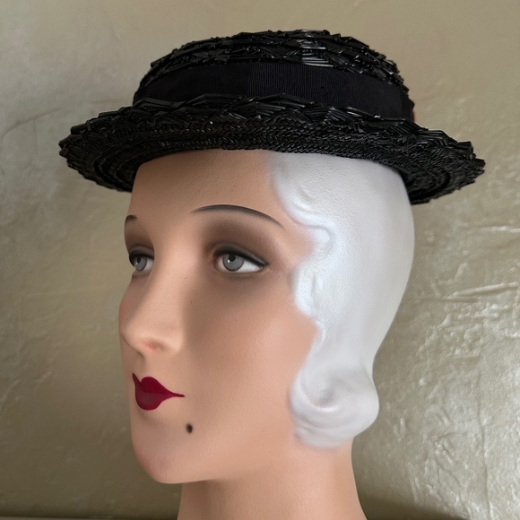 DELIGHTFUL 1940s\' BLACK STRAW HAT WITH TOP OPENING + RED FABRIC FLOWERS main image 5